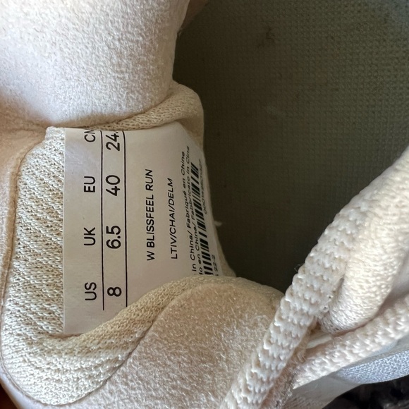 Lululemon mom running sneakers size 8 - Picture 6 of 6